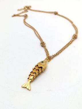 Moving Tail Fish Pendant on Knotted Chain